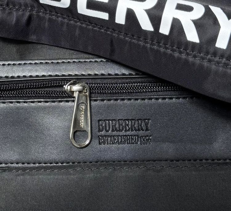 BURBERRY Coordinates Backpack Horseferry House 51°N  รูปที่ 6