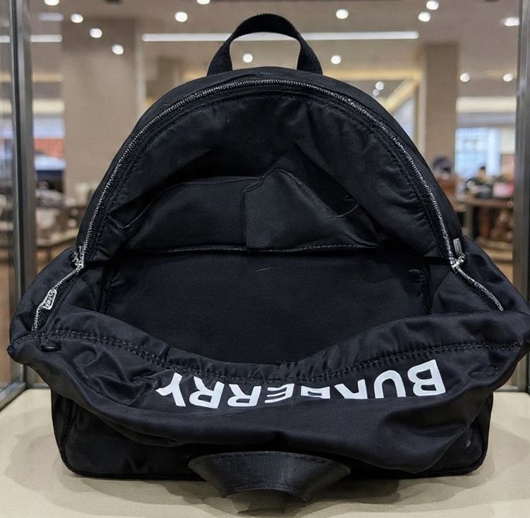 BURBERRY Coordinates Backpack Horseferry House 51°N  รูปที่ 7