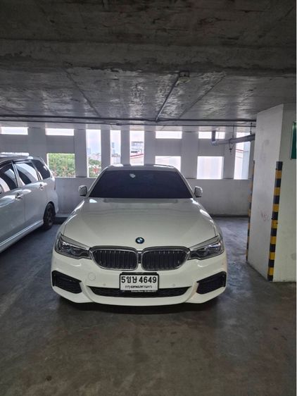 รถ BMW Series 5 530e สี ขาว