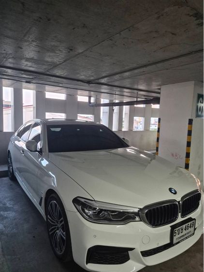 BMW Series 5 2020 530e Sedan ปลั๊กอินไฮบริด (PHEV) เกียร์อัตโนมัติ ขาว รูปที่ 2