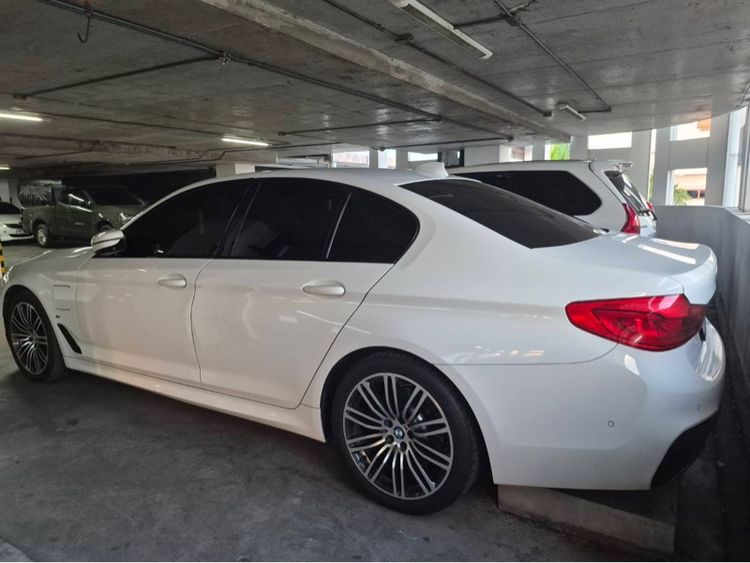 BMW Series 5 2020 530e Sedan ปลั๊กอินไฮบริด (PHEV) เกียร์อัตโนมัติ ขาว รูปที่ 3