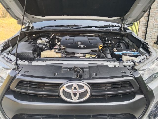 Toyota Hilux Revo 2021 2.4 Entry Pickup ดีเซล เกียร์ธรรมดา เทา รูปที่ 4