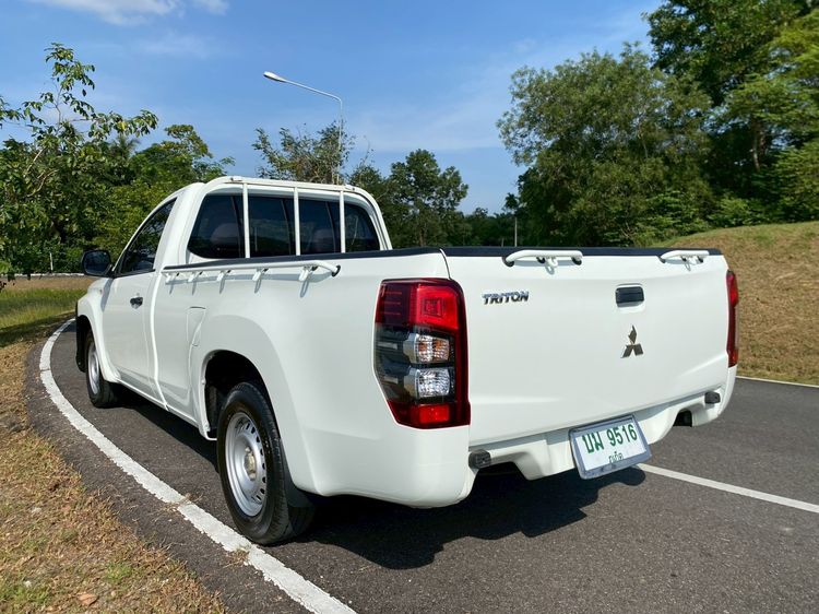 Mitsubishi Triton 2022 2.5 GL Pickup ดีเซล ไม่ติดแก๊ส เกียร์ธรรมดา ขาว รูปที่ 3