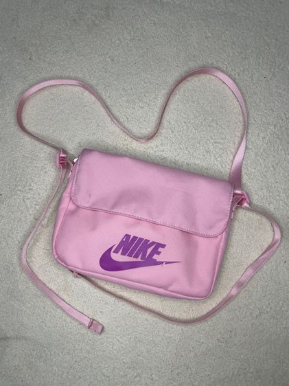 กระเป๋าสะพายข้าง nike