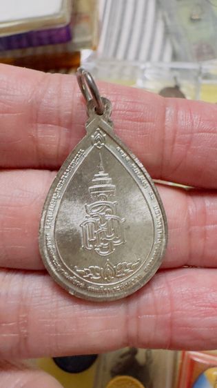 คือ เหรียญหยดน้ำ สมเด็จพระญาณสังวร สมเด็จพระสังฆราช เนื้อเงิน รูปที่ 3