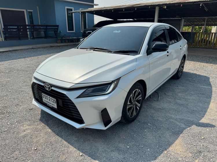 Toyota Yaris ATIV 2024 1.2 Premium Luxury Sedan เบนซิน ไม่ติดแก๊ส เกียร์อัตโนมัติ ขาว รูปที่ 2