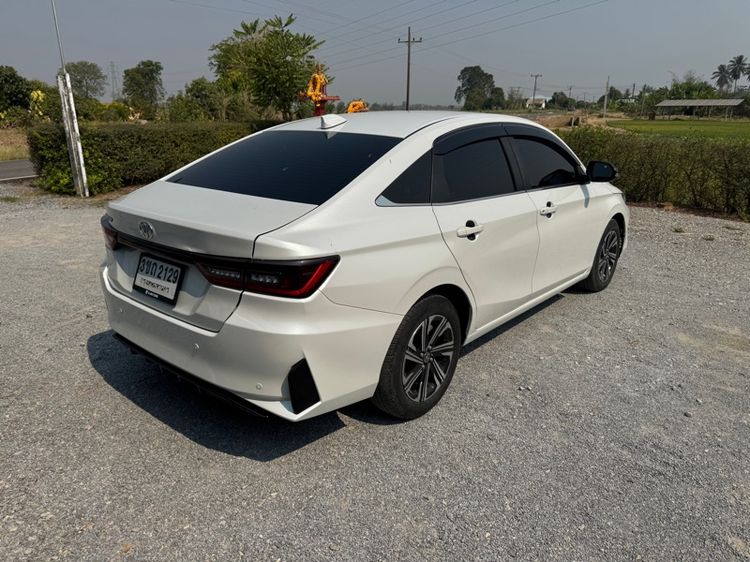 Toyota Yaris ATIV 2024 1.2 Premium Luxury Sedan เบนซิน ไม่ติดแก๊ส เกียร์อัตโนมัติ ขาว รูปที่ 3