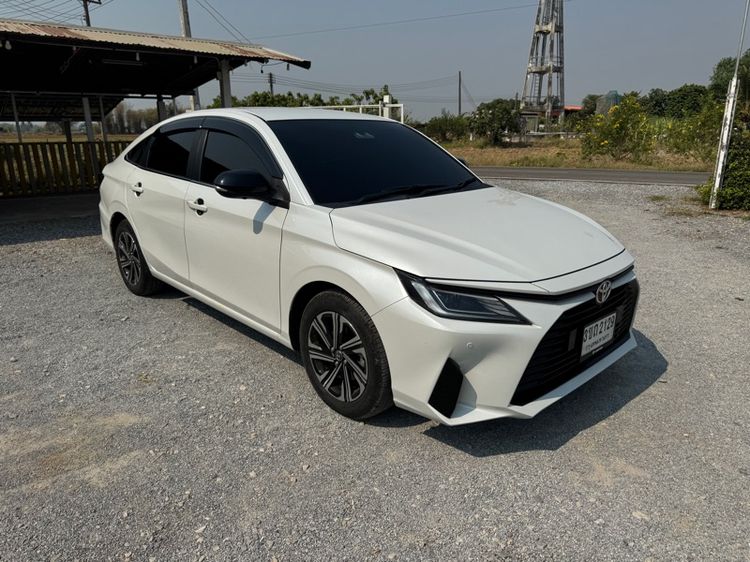 รถ Toyota Yaris ATIV 1.2 Premium Luxury สี ขาว