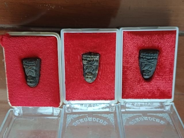 ลป.ทวด วัดห้วยมงคล เนื้อว่าน10องค์ รูปที่ 2