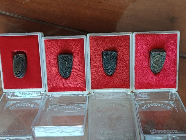 ลป.ทวด วัดห้วยมงคล เนื้อว่าน10องค์ รูปที่ 3