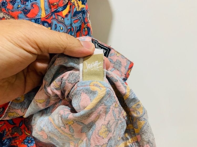 เสื้อเชิ้ต STUSSY แท้ 💯 size M วัดจริงเอว 21.5 ยาว 29  นิ้ว สภาพดีมาก ดีเทลชายเสื้อสวย สีสด ทรงสวย เนื้อผ้าดียืดหยุ่นดีมากครับ รูปที่ 4