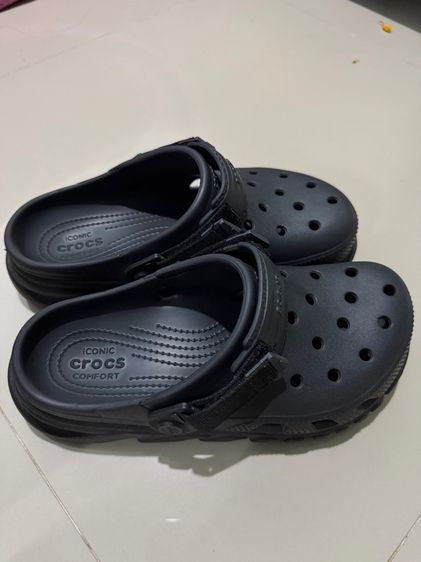 รองเท้า crocs 