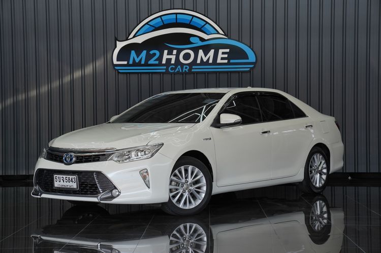 รถ Toyota Camry 2.5 Hybrid สี ขาว