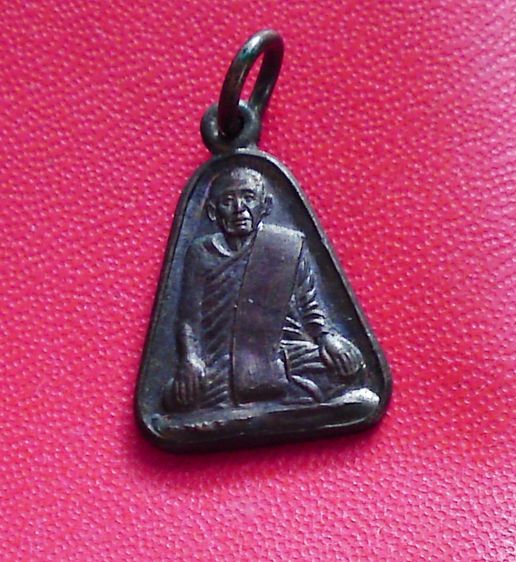 ให้บูชา หลวงพ่อแบน วัดส้มเสี้ยว นครสวรรค์