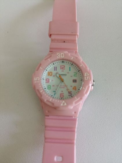 Casio รุ่น LRW-200H-4B2VDF ซึ่งเป็นนาฬิกาสปอร์ตสีชมพูสำหรับผู้หญิง