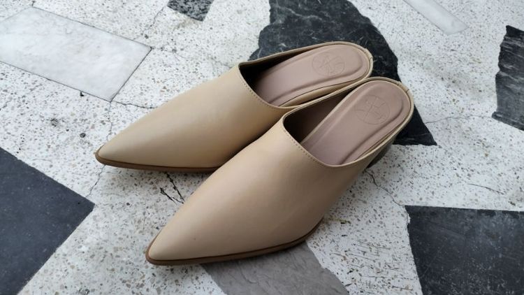 รองเท้าผู้หญิงหัวแหลม มือ 1 ทรงสวย