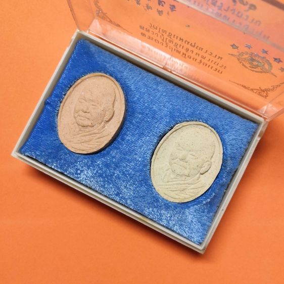 พระผงรูปเหมือนรุ่นแรก หลวงปู่โพธิ์แจ้ง มหาเถระ วัดโพธิ์แมน คุณาราม - สำนักงานผู้บัญชาการทหารสูงสุด และศิษยานุศิษย์สร้างถวาย ปี 2536 รูปที่ 3