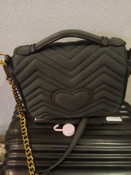 กระเป๋าสะพายแบรนด์ดังทรงกำลังฮิต สภาพดี รูปที่ 3