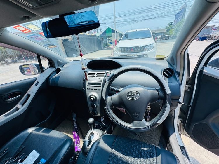 รถ Toyota Yaris 1.5 G สี ขาว