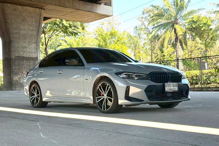 BMW Series 3 2023 330e Sedan ปลั๊กอินไฮบริด (PHEV) ไม่ติดแก๊ส เกียร์อัตโนมัติ เทา รูปที่ 3