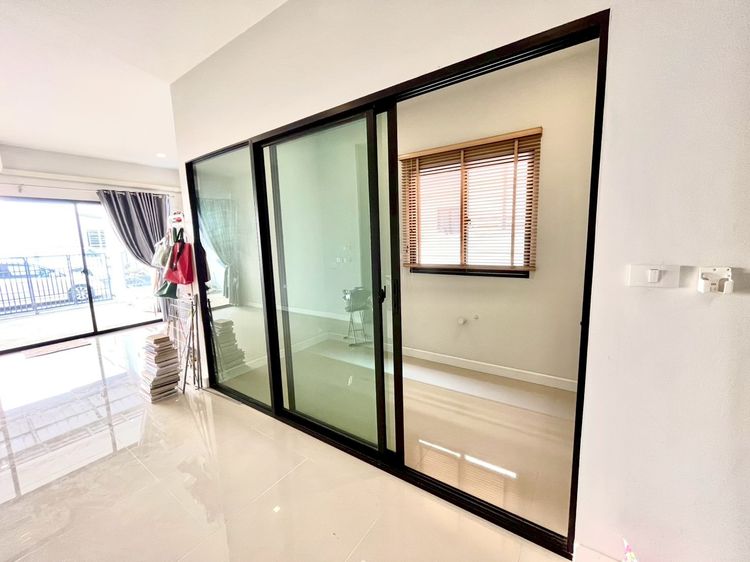 มีบางส่วน ขายทาวน์โฮม 3 ชั้น หลังมุม หมู่บ้านพาทิโอ วิภาวดี-สรงประภา ทำเลดี ใกล้ Central แจ้งวัฒนะ รูปที่ 2