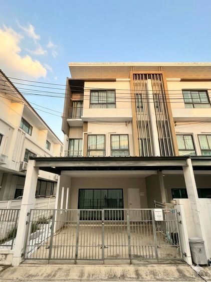 ขายทาวน์โฮม 3 ชั้น หลังมุม หมู่บ้านพาทิโอ วิภาวดี-สรงประภา ทำเลดี ใกล้ Central แจ้งวัฒนะ 