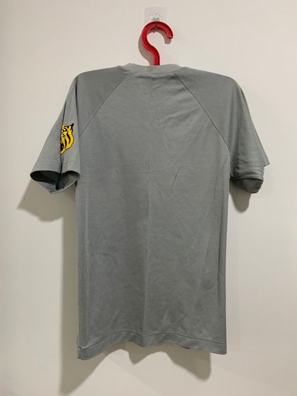 เสื้อกีฬาคอวี HANSHIN TIGERS แท้ 💯 size ขนาด อก 20.5 ยาว 27.5 นิ้ว สภาพดี ดีเทลสวย เนื้อผ้าดีมากนิ่มใส่สบาย หายากน่าสะสมครับ รูปที่ 5