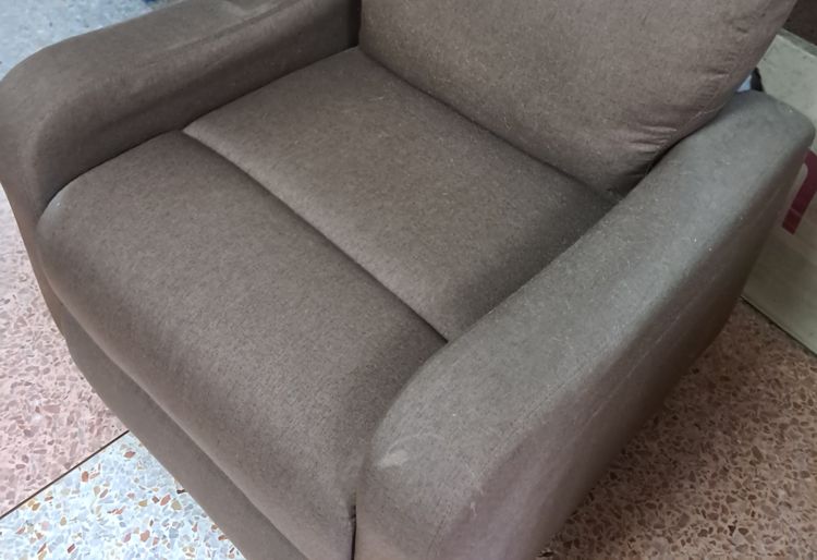 (มือสอง ไม่ได้เลย เคยนั่งตรงที่วางแขน)HAKONE เก้าอี้พักผ่อน รุ่น Vesta เบาะผ้า ปรับเอน 160 องศา รับน้ำหนัก 120 kg  รูปที่ 3