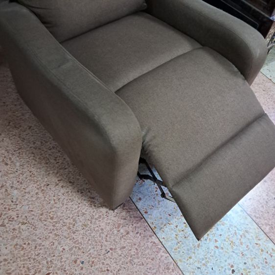 (มือสอง ไม่ได้เลย เคยนั่งตรงที่วางแขน)HAKONE เก้าอี้พักผ่อน รุ่น Vesta เบาะผ้า ปรับเอน 160 องศา รับน้ำหนัก 120 kg  รูปที่ 5