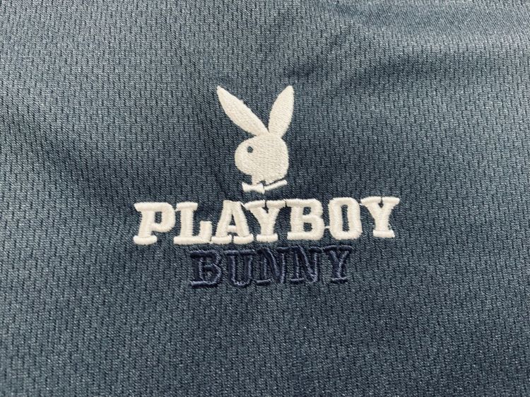 เสื้อกีฬา PLAYBOY แท้ 💯 size XL วัดจริงขนาด อก 21.5 ยาว 27.5 นิ้ว สภาพใหม่มาก สีกรมเข้ม ดีเทลสวย เนื้อผ้าดีมากนิ่มใส่สบาย หายากน่าสะสมครับ รูปที่ 6