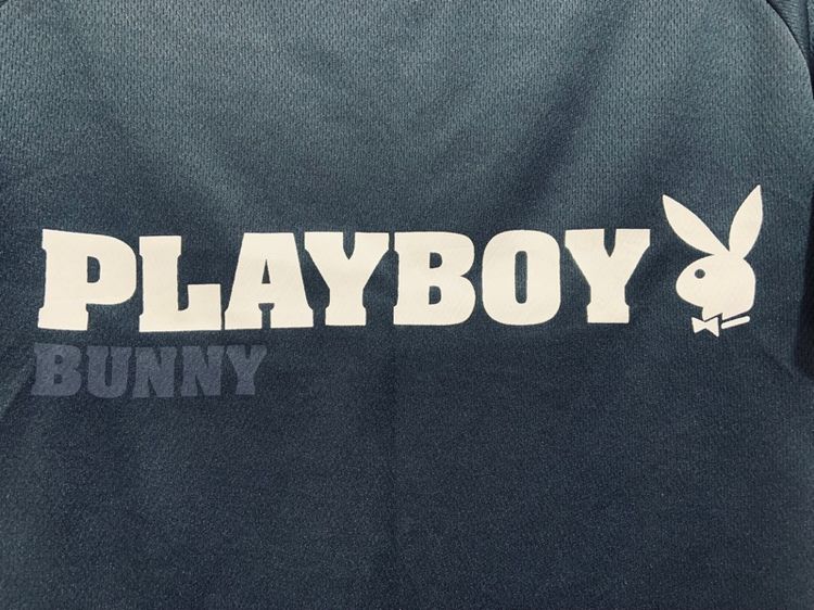 เสื้อกีฬา PLAYBOY แท้ 💯 size XL วัดจริงขนาด อก 21.5 ยาว 27.5 นิ้ว สภาพใหม่มาก สีกรมเข้ม ดีเทลสวย เนื้อผ้าดีมากนิ่มใส่สบาย หายากน่าสะสมครับ รูปที่ 3