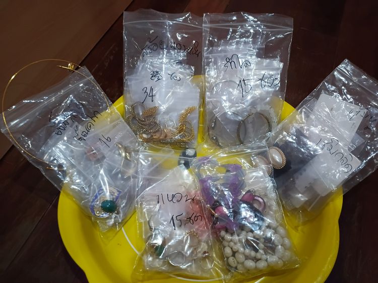 ขายเครื่องประดับญี่ปุ่นมือสอง มี6ถุง 2700บาท