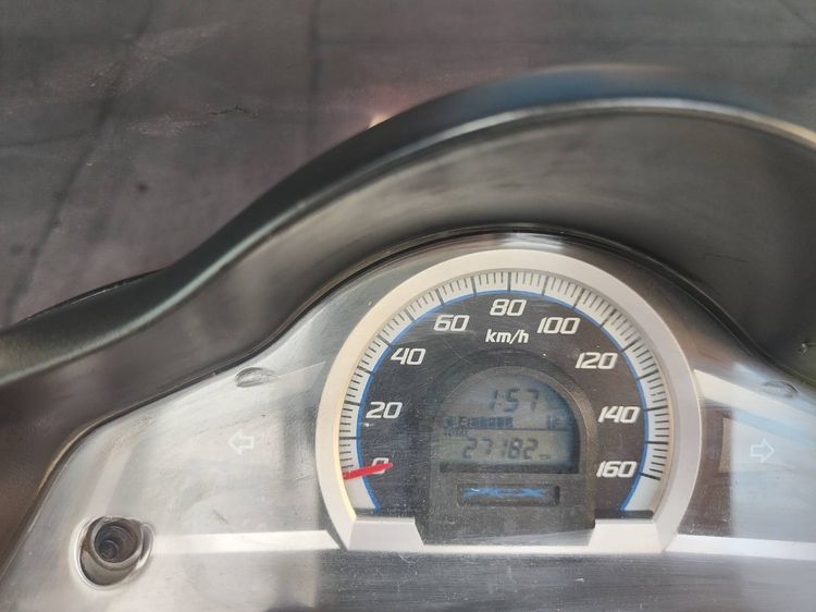 🛵ยังไงก็ขาย PCX 150 ปี 60 เครื่องดี สีสวย สตาร์ทมือ กุญแจรีโมท เล่มชุดโอนครบ+เปลี่ยนถ่ายน้ำมันเครื่องฟรี ส่งฟรี30 ก.ม รูปที่ 8