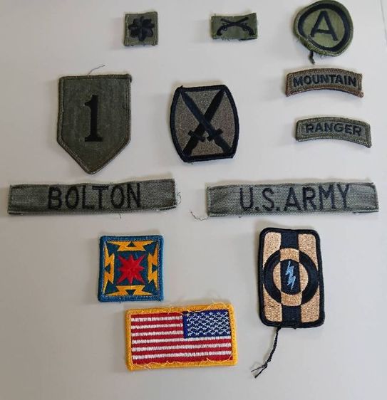 ขายเครื่องหมายทหารสหรัฐ