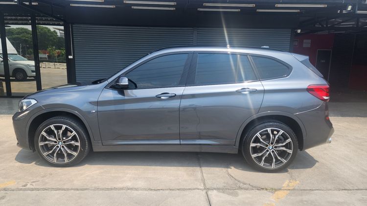 BMW X1 2023 2.0 sDrive20d M Sport Sedan ดีเซล เกียร์อัตโนมัติ เทา รูปที่ 3