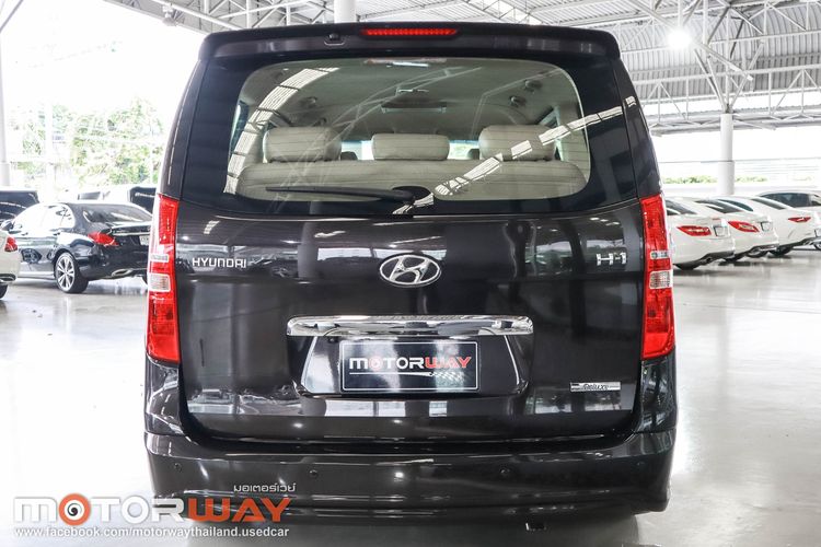 Hyundai H-1  2018 2.5 Deluxe Van ดีเซล น้ำตาล รูปที่ 4