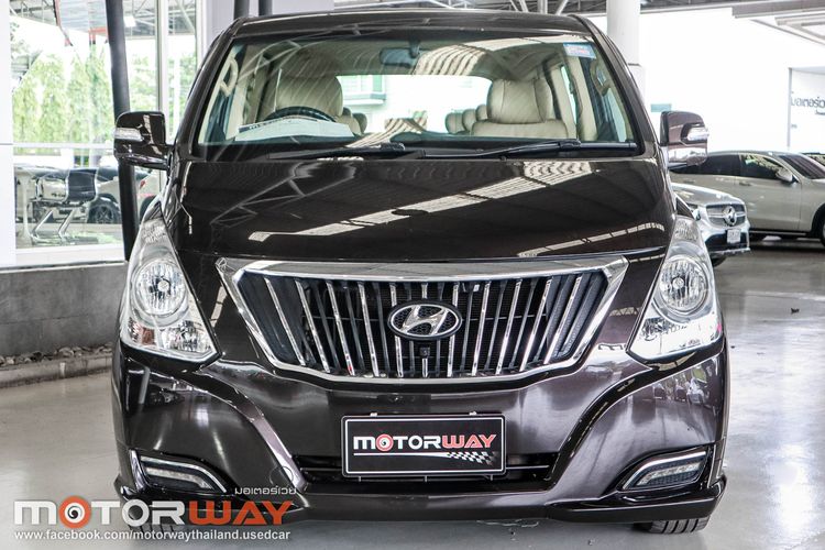 Hyundai H-1  2018 2.5 Deluxe Van ดีเซล น้ำตาล รูปที่ 3