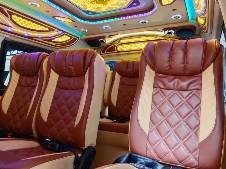 Toyota Commuter 2020 2.8 Van ดีเซล ไม่ติดแก๊ส เกียร์ธรรมดา เทา