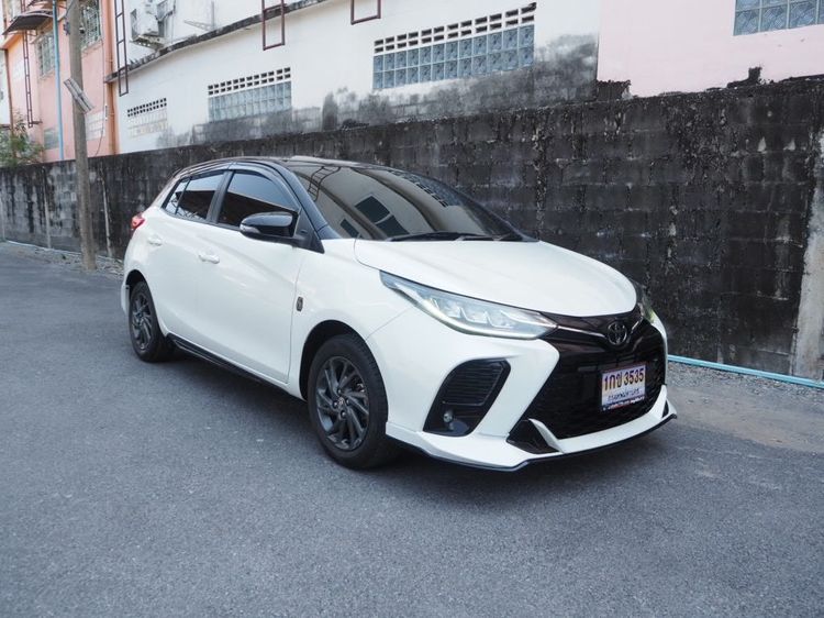 รถ Toyota Yaris 1.2 Sport Premium สี ขาว