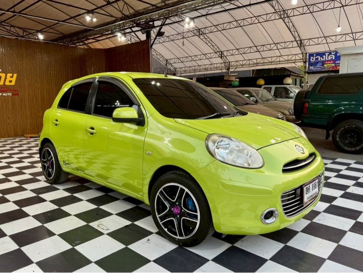 รถ Nissan March 1.2 E สี เขียว