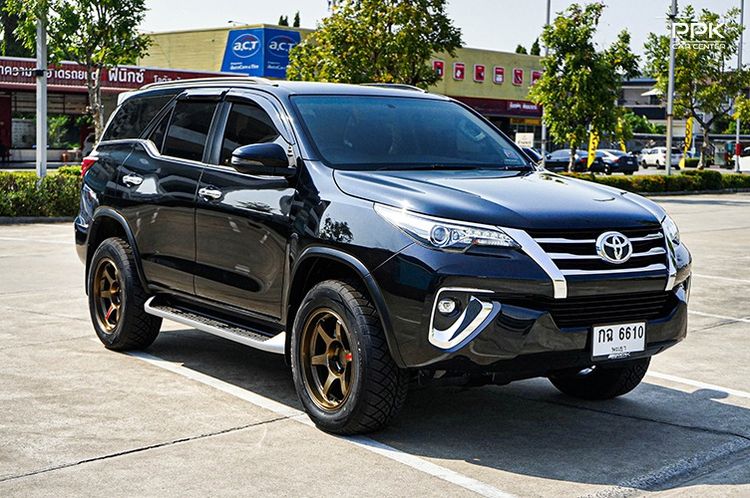 Toyota Fortuner 2018 2.4 V Utility-car ดีเซล ไม่ติดแก๊ส เกียร์อัตโนมัติ ดำ รูปที่ 3