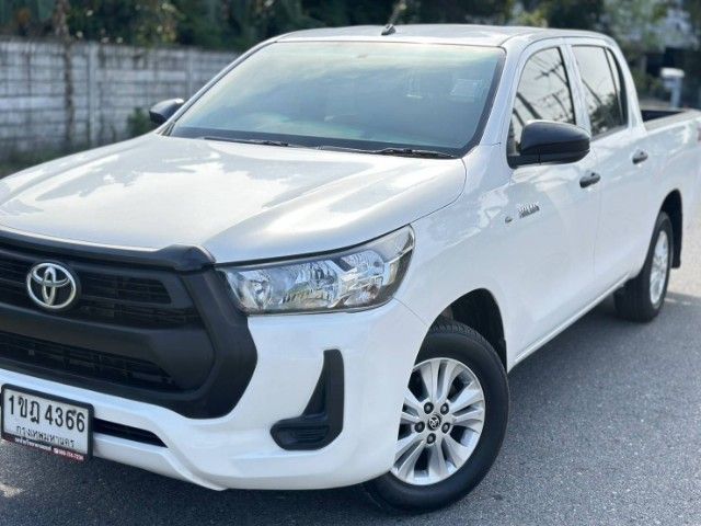 รถ Toyota Hilux Revo Double Cab 2.4 Mid Z Edition สี ขาว