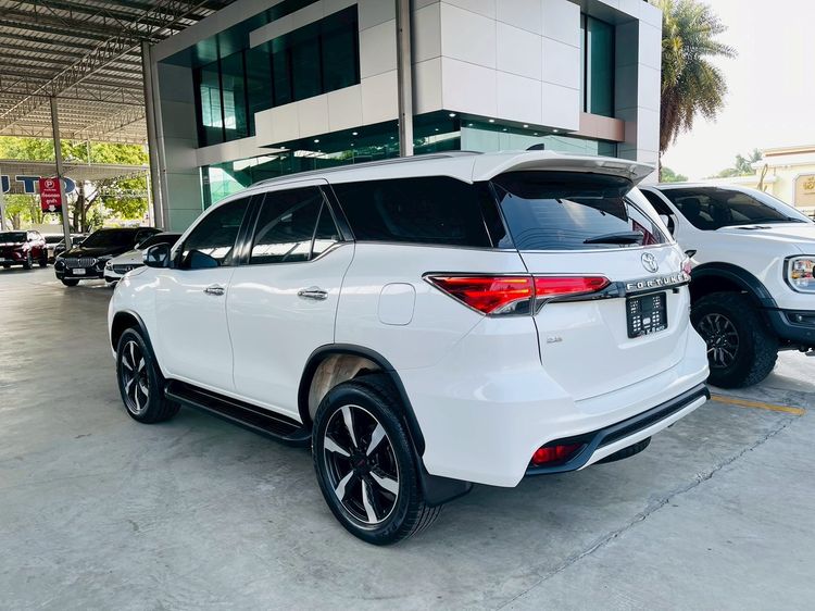 Toyota Fortuner 2016 2.8 V TRD Sportivo Utility-car ดีเซล ไม่ติดแก๊ส เกียร์อัตโนมัติ ขาว รูปที่ 4