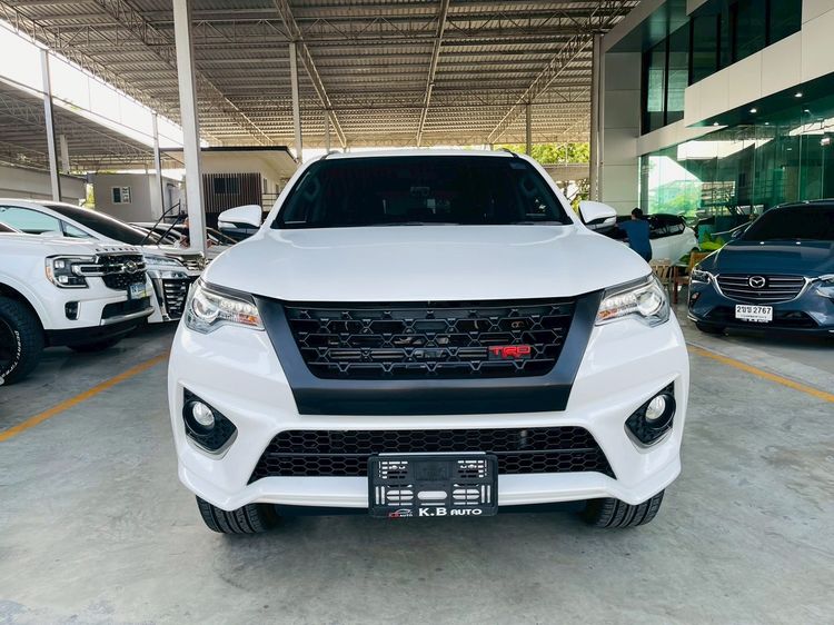 Toyota Fortuner 2016 2.8 V TRD Sportivo Utility-car ดีเซล ไม่ติดแก๊ส เกียร์อัตโนมัติ ขาว รูปที่ 3