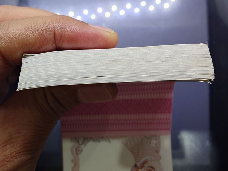 ธนบัตรยกแหนบ 100 ใบ เรียงเลข ธนบัตร 10 บาท แบบ 12 ทรงม้า ไม่ผ่านใช้ ติดเหลืองบางๆ รูปที่ 6