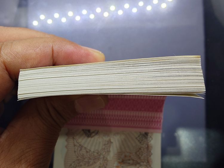 ธนบัตรยกแหนบ 100 ใบ เรียงเลข ธนบัตร 10 บาท แบบ 12 ทรงม้า ไม่ผ่านใช้ ติดเหลืองบางๆ รูปที่ 7