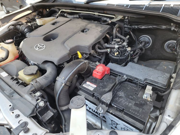 รถ Toyota Hilux Revo 2.4 E สี เทา