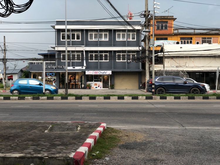 อาคารพาณิชย์ 3 ชั้น พร้อมที่ดิน 4 คูหา ติดถนนสวรรณศร ตรงข้าม สถานีตำรวจภูธรบ้านนา รูปที่ 2