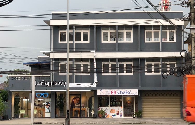 อาคารพาณิชย์ 3 ชั้น พร้อมที่ดิน 4 คูหา ติดถนนสวรรณศร ตรงข้าม สถานีตำรวจภูธรบ้านนา