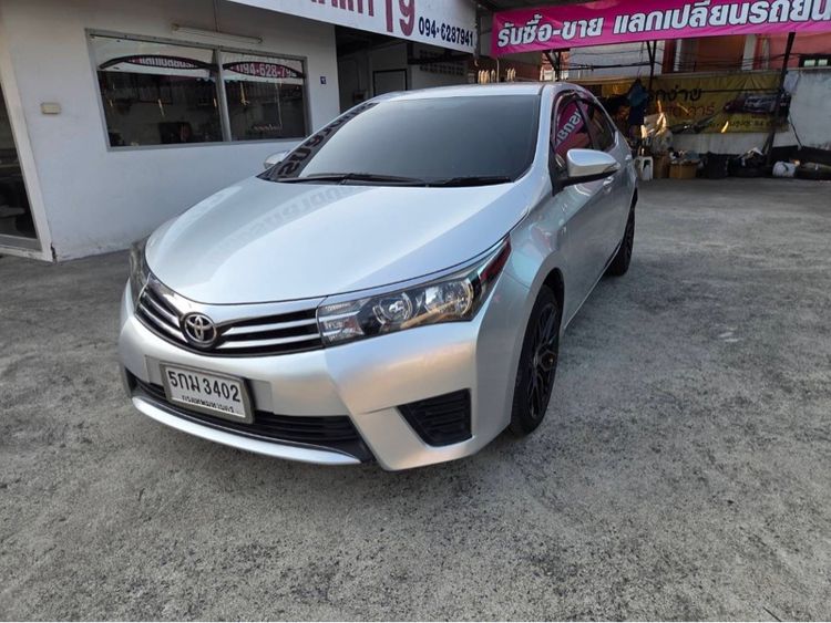 รถ Toyota Altis 1.6 G สี บรอนซ์เงิน